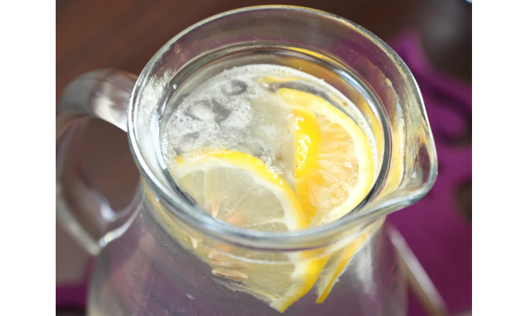 Limonades rafraîchissantes avec le collagène sans saveur