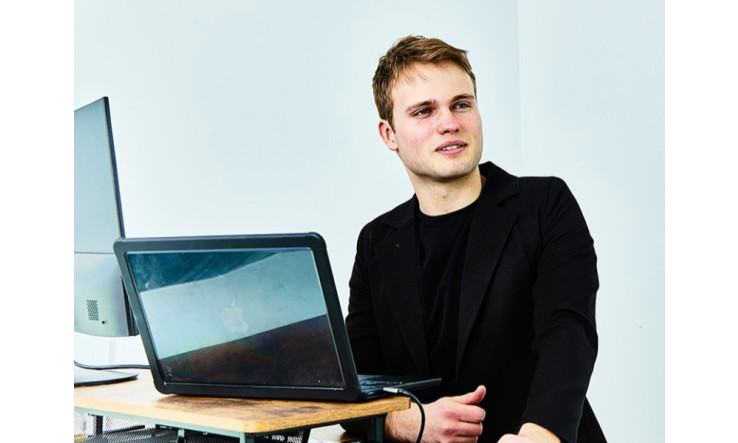Louis au bureau