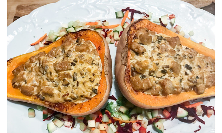 Courge butternut farcie au tempeh et crème forestière