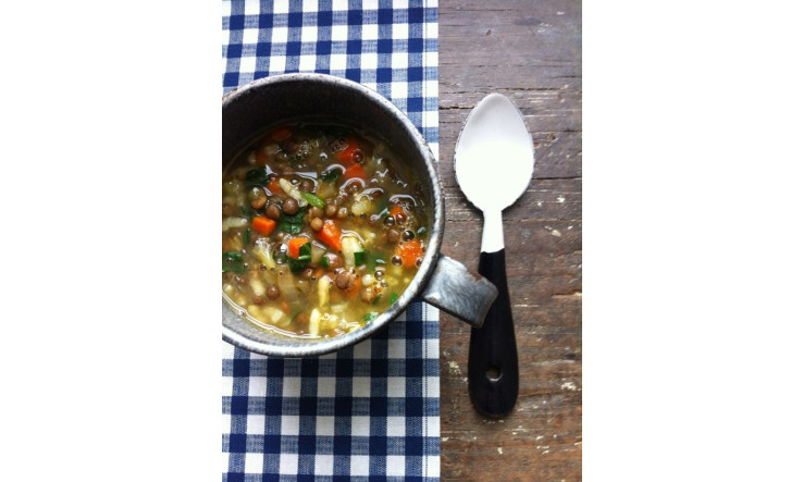 Soupe vide-frigo aux légumes verts et lentilles, toute simple