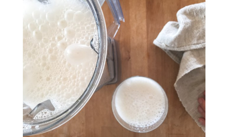 Lait de noix facile, propre & sans sucre