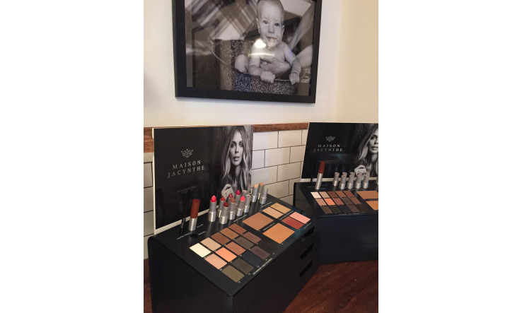 Les revues sont unanimes! Notre maquillage est fabuleux!