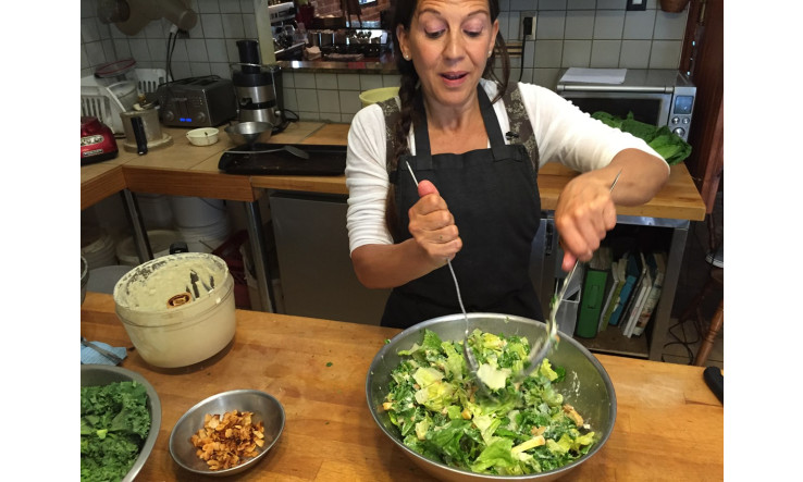Salade césar gourmande sans gluten, sans produits laitiers, avec faux bacon!