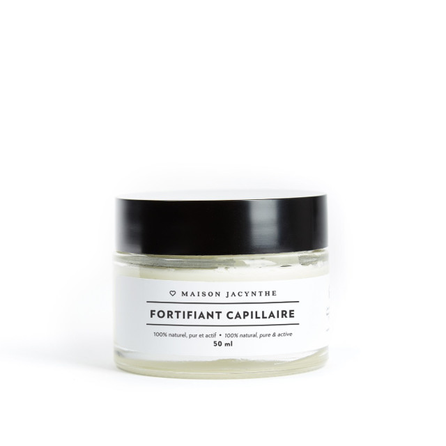 Pot en verre de 50 ml, le fortifiant capillaire de Maison Jacynthe permet de faire un soin à vos cheveux de la racine à la pointe. Il est 100% naturel, pur et actif.